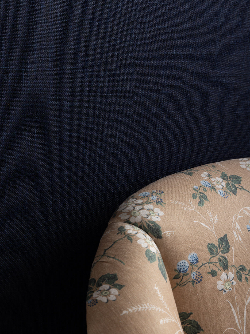 'Burlap' Grasscloth Wallpaper in Denim