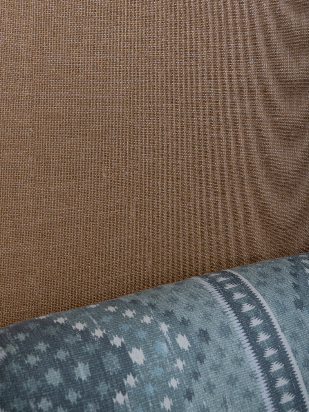 'Burlap' Grasscloth Wallpaper in Wicker