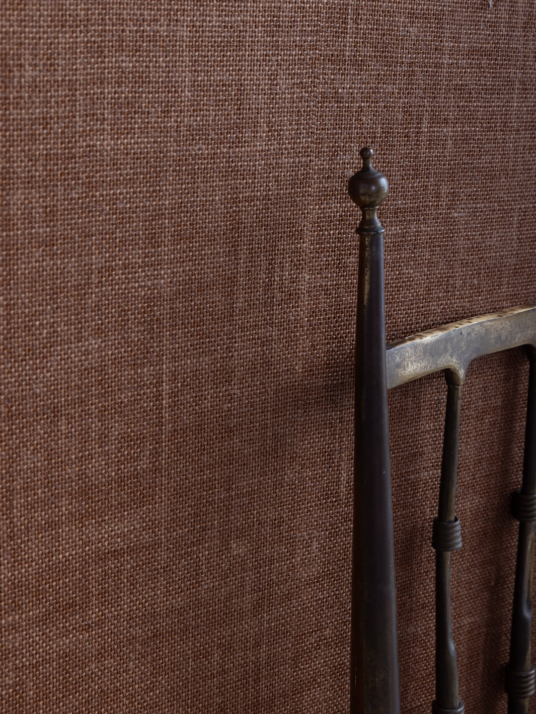 'Burlap' Grasscloth Wallpaper in Chestnut