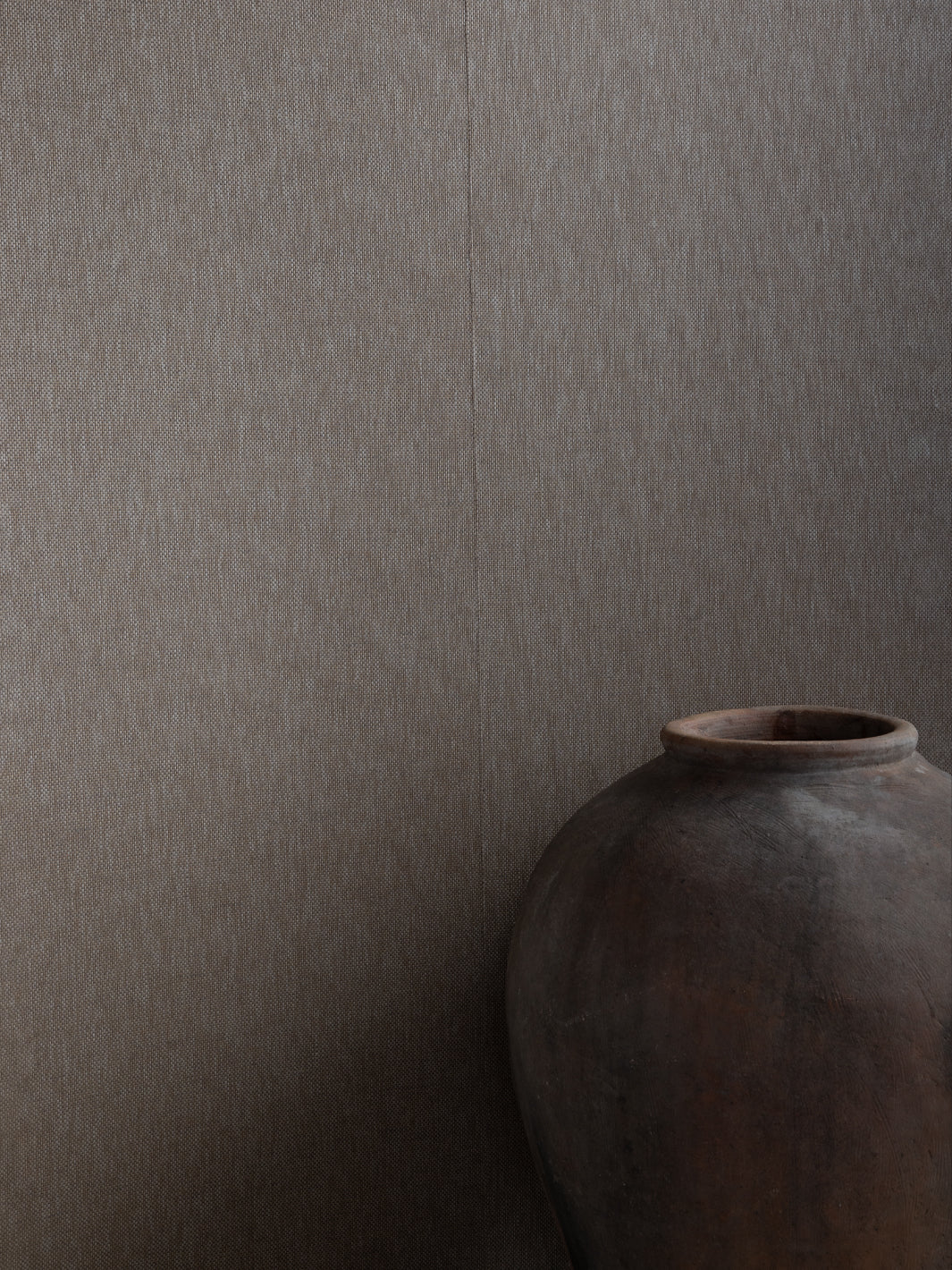 'Stitch Two Tone' Grasscloth Wallpaper in Antrasite Pepper