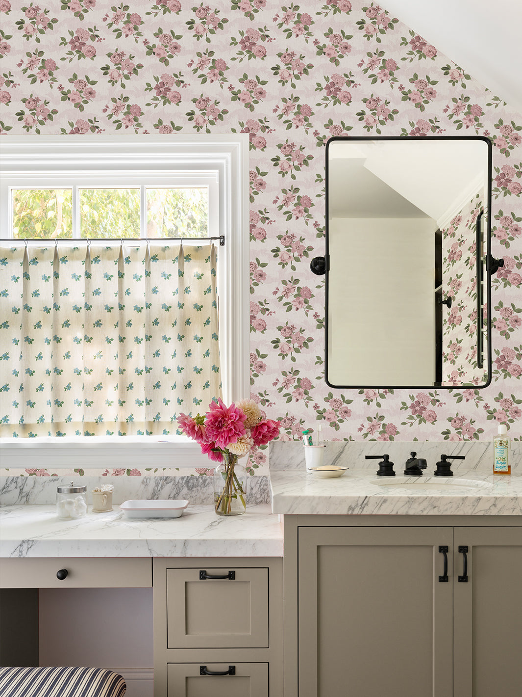 'Theodora' Wallpaper by Nathan Turner - Pink Green – Wallshoppe