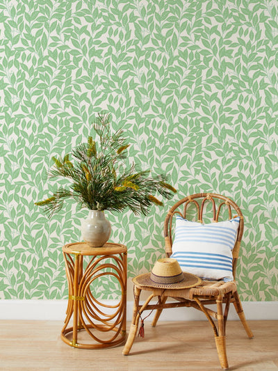 Blue Grass Woven Wallpaper Creates A Colorful Backdrop In This Living Room